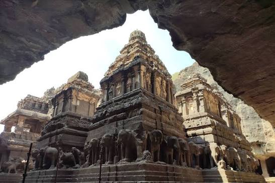 Ajanta Caves Taxi Tour from Chhatrapati Sambhajinagar