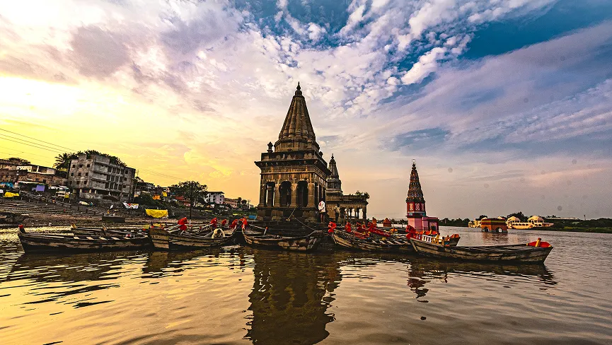 Pandharpur Vitthal Rukmini Mandir Tour from Sambhajinagar